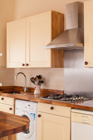 This kitchen has traditional solid oak cabinet frontals painted in Farrow & Ball’s Cream.