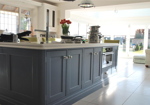 This kitchen island has been painted in Farrow & Ball’s Cook’s Blue.