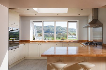 There is plenty of worktop and storage space in the G-shaped kitchen.
