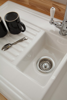 A lustrous ceramic sink with a 1.5 bowl is a practical solution for busy family kitchens.