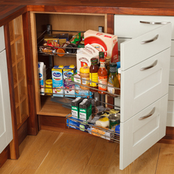The space in this corner base unit can be fully utilised thanks to the magic basket corner solution.