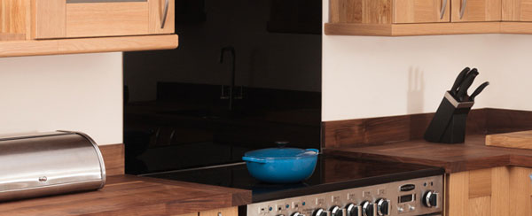 SA sleek, black splashback is a fantastic option for a contemporary kitchen