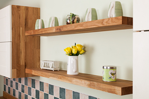 Installing solid wood floating shelves in oak kitchens is easy, and does not require the use of expensive or specialist tools.