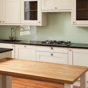 Channel modern style with contrasting kitchen worktops.
