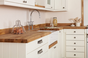 As well as being aesthetically pleasing, solid wood kitchen cabinets are also easier to repair than MDF alternatives.