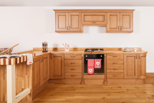 This solid wooden kitchen looks enticing with Traditional lacquered frontals and a butcher’s block.