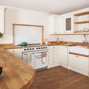Splashbacks can help make your oven a key decorative feature in solid oak kitchens.