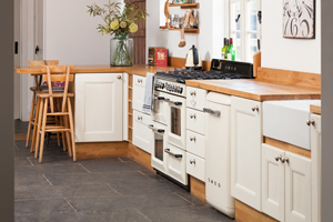 Farrow & Ball’s Pointing  makes this traditional kitchen a warm, inviting space