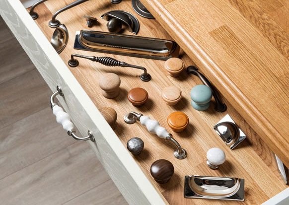 Kitchen Cabinet Door Handles Knobs, Wooden Cupboard Handles Uk