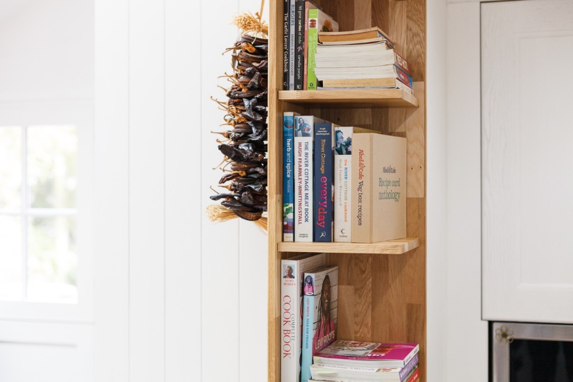 The colourful spines of the cookery books in this farmhouse kitchen add a splash of colour to the otherwise monochrome scheme